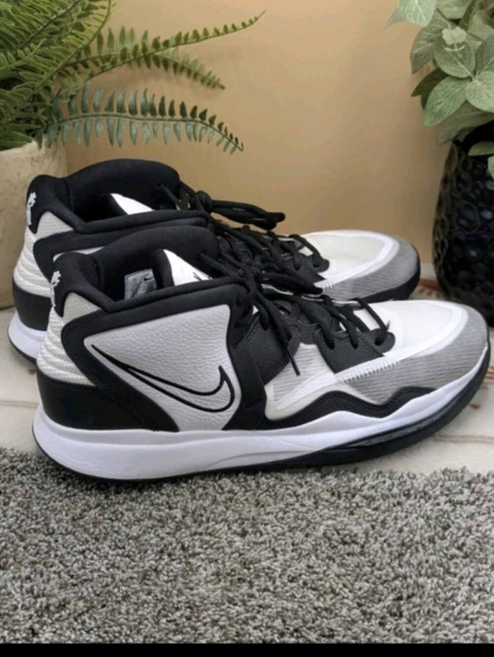 Nike Kyrie Infinity Men's Size 14 Mid Top Shoes White Leather Worn Twice